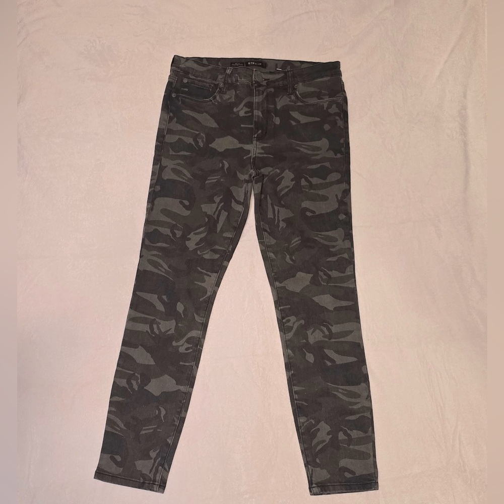 Ellie STS Blue -Dark Camouflage Ankle Jeans NWOT Women’s